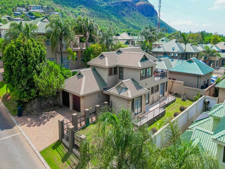 5 Bedroom Property for Sale in Caribbean Beach Club North West